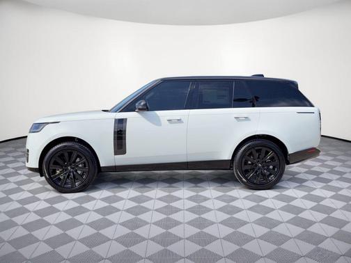 Fuji White 2027 Land Rover Range Rover SE
