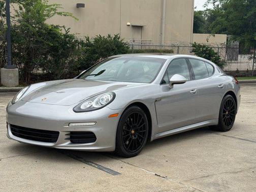 GT Silver Metallic 2016 Porsche Panamera 4