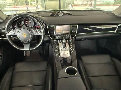 GT Silver Metallic 2016 Porsche Panamera 4