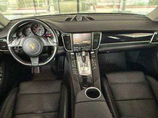 GT Silver Metallic 2016 Porsche Panamera 4