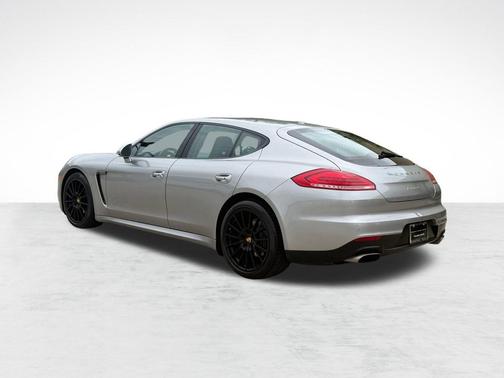 GT Silver Metallic 2016 Porsche Panamera 4