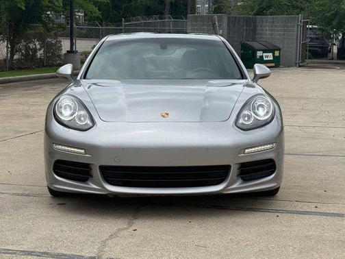 GT Silver Metallic 2016 Porsche Panamera 4