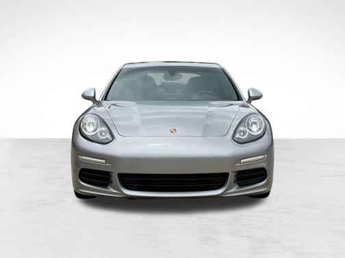 GT Silver Metallic 2016 Porsche Panamera 4