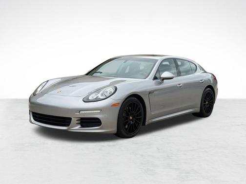 GT Silver Metallic 2016 Porsche Panamera 4