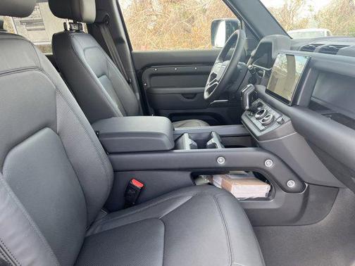 2025 Land Rover Defender 130 P400 S