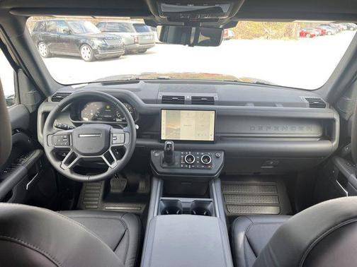 2025 Land Rover Defender 130 P400 S