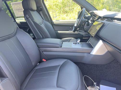 2025 Land Rover Range Rover P550e SE
