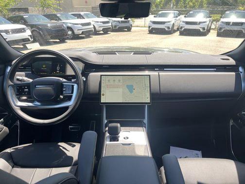 2025 Land Rover Range Rover P550e SE