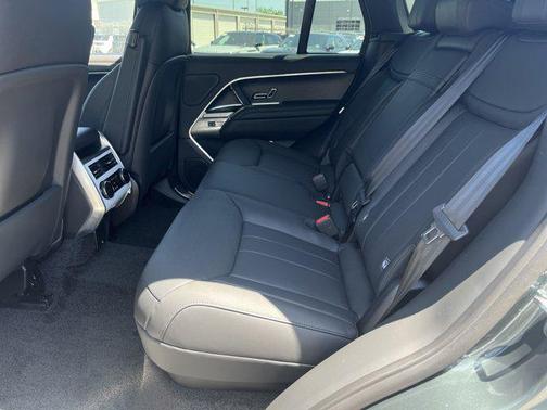 2025 Land Rover Range Rover P550e SE