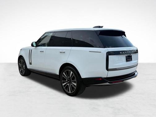 Fuji White 2026 Land Rover Range Rover P400 SE