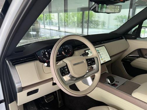 Fuji White 2026 Land Rover Range Rover P400 SE