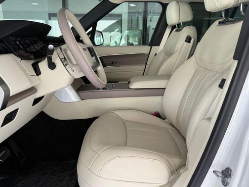 Fuji White 2026 Land Rover Range Rover P400 SE