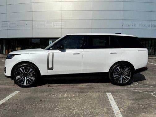 Ostuni Pearl White Premium Metallic 2026 Land Rover Range Rover P530 SE 7 Seat
