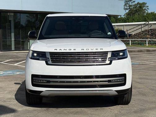 Ostuni Pearl White Premium Metallic 2026 Land Rover Range Rover P530 SE 7 Seat