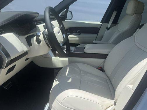 2025 Land Rover Range Rover P400 SE