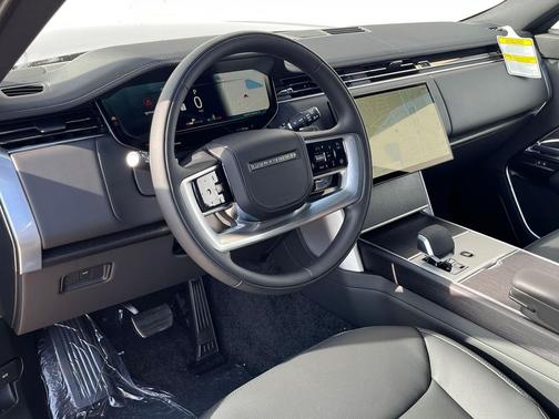 Eiger Grey Metallic 2026 Land Rover Range Rover P400 SE