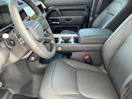 2026 Land Rover Defender 110 V8