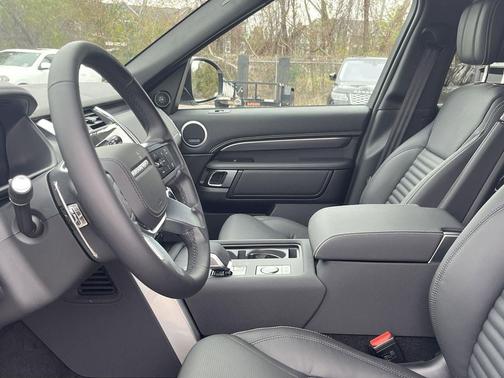 Fuji White 2025 Land Rover Discovery P360 Metropolitan Edition
