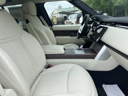 2025 Land Rover Range Rover P530 SE