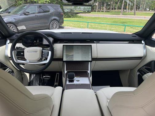 2025 Land Rover Range Rover P530 SE