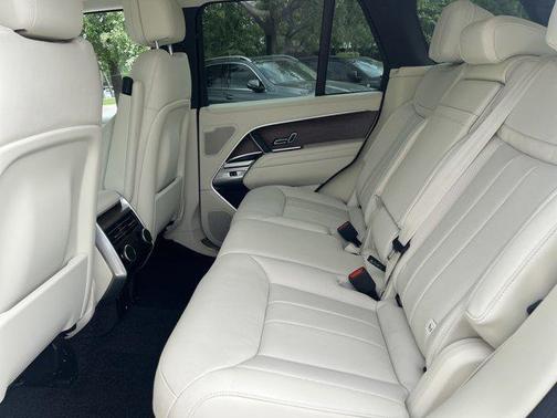2025 Land Rover Range Rover P530 SE