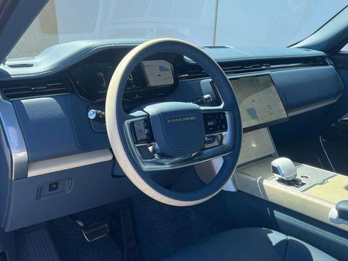 2025 Land Rover Range Rover P615 SV