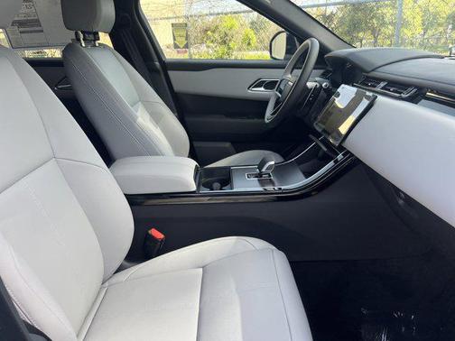 2026 Land Rover Range Rover Velar P250 SE R-Dynamic