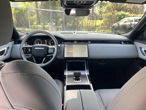 2026 Land Rover Range Rover Velar P250 SE R-Dynamic