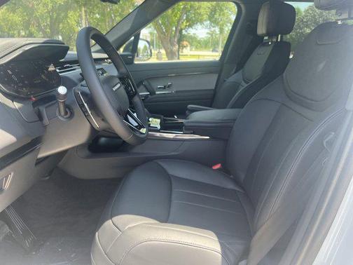 Fuji White 2025 Land Rover Range Rover Sport SE