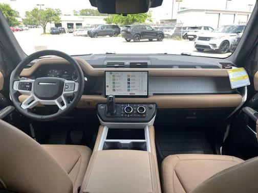 2025 Land Rover Defender 130 P400 X-Dynamic SE