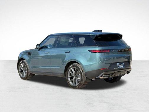 Giola Green Metallic 2026 Land Rover Range Rover Sport SE