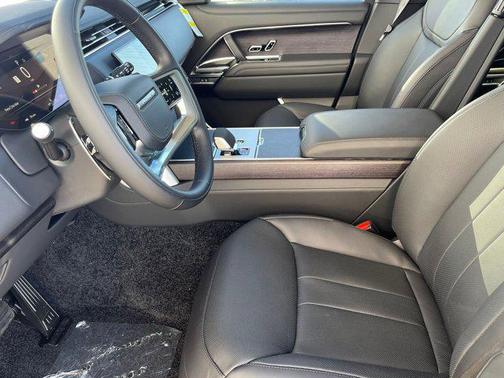 2025 Land Rover Range Rover SE