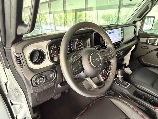 Bright White Clearcoat 2024 Jeep Wrangler Willys