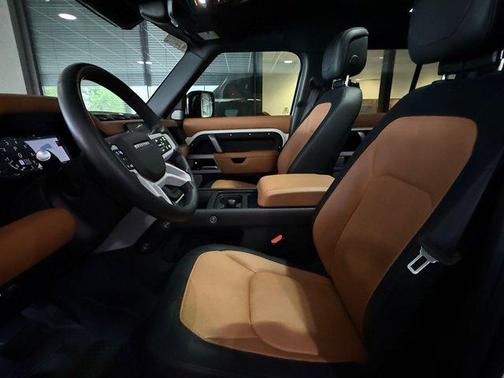Fuji White 2024 Land Rover Defender 130 P400 X-Dynamic SE