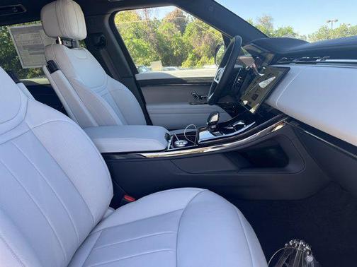 2025 Land Rover Range Rover Sport SE