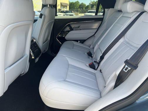 2025 Land Rover Range Rover Sport SE