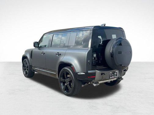2026 Land Rover Defender 110 V8