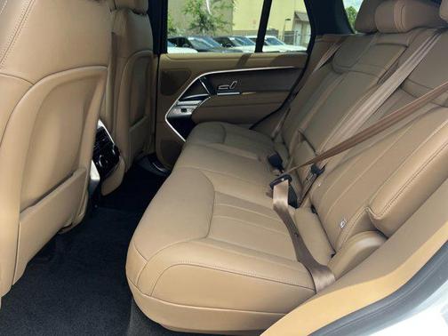2025 Land Rover Range Rover P400 SE