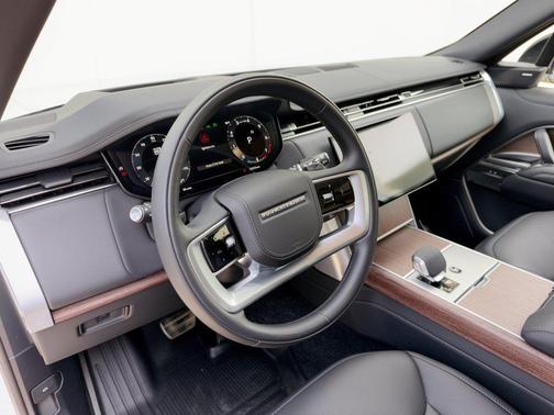 White 2024 Land Rover Range Rover P400 SE
