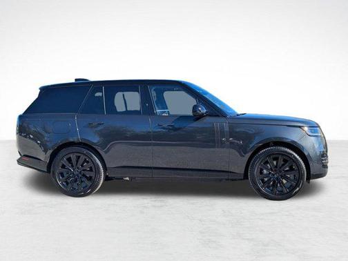 2026 Land Rover Range Rover P550e SE