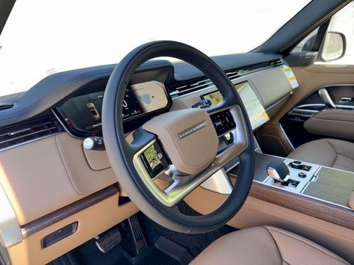 Eiger Grey Metallic 2027 Land Rover Range Rover SE