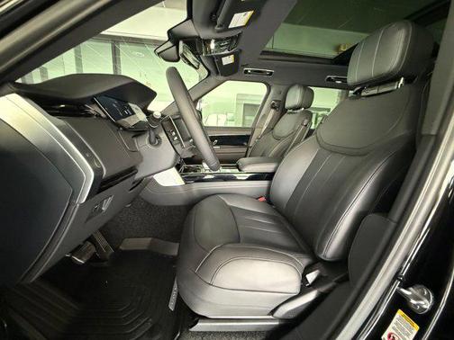 Santorini Black 2026 Land Rover Range Rover P530 SE 7 Seat