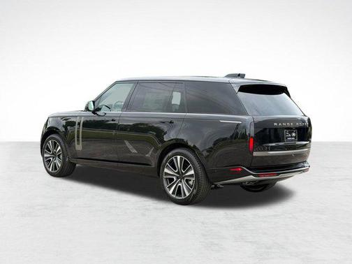 Santorini Black 2026 Land Rover Range Rover P530 SE 7 Seat