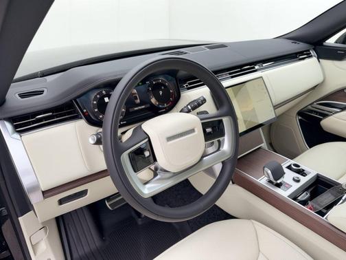 Santorini Black Metallic 2027 Land Rover Range Rover SE