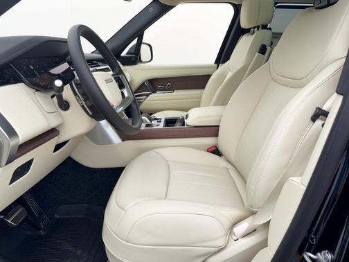 Santorini Black Metallic 2027 Land Rover Range Rover SE