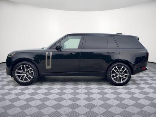 Santorini Black Metallic 2027 Land Rover Range Rover SE