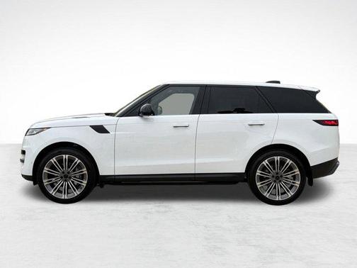 Fuji White 2026 Land Rover Range Rover Sport SE