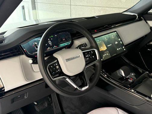 Fuji White 2026 Land Rover Range Rover Sport SE