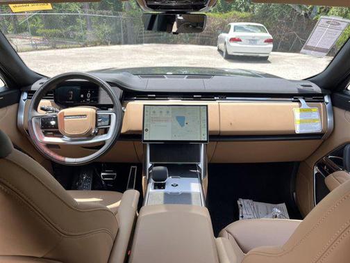 2025 Land Rover Range Rover P550e SE