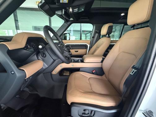 Fuji White 2026 Land Rover Defender P400 X-Dynamic SE
